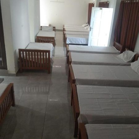 Jayalakshmi Rooms Vaduvanchal Eksteriør bilde