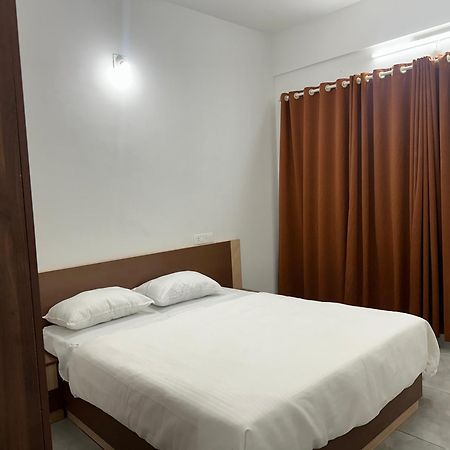 Jayalakshmi Rooms Vaduvanchal Eksteriør bilde