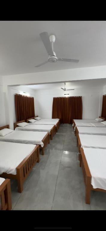 Jayalakshmi Rooms Vaduvanchal Eksteriør bilde