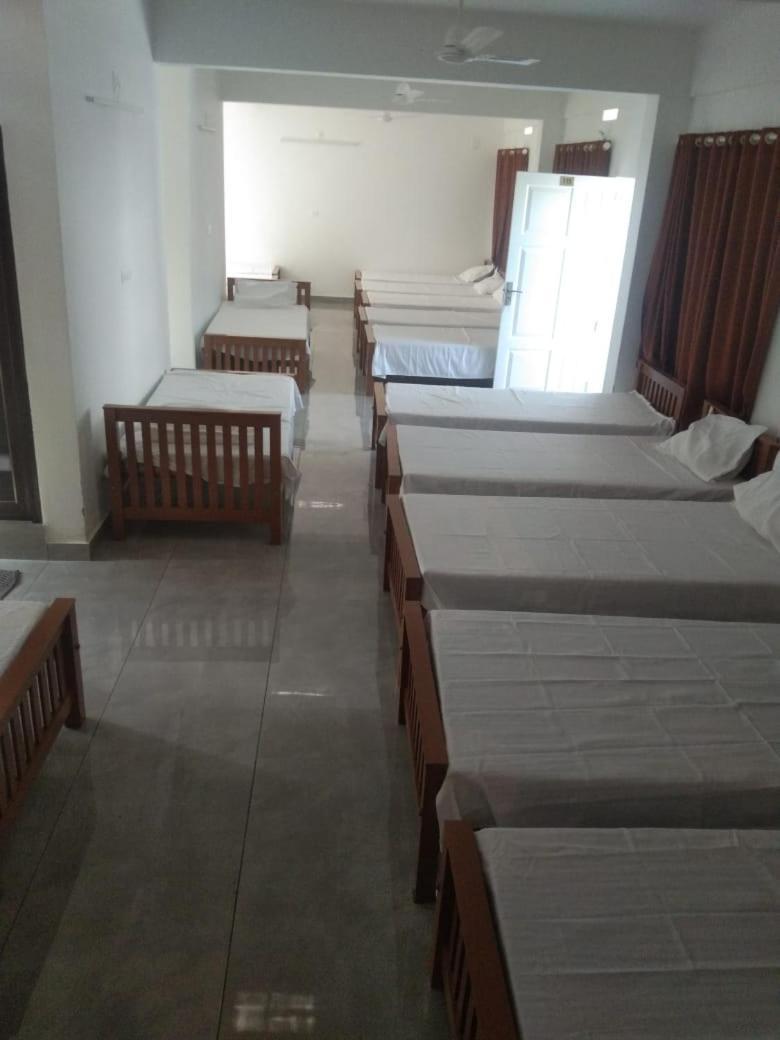 Jayalakshmi Rooms Vaduvanchal Eksteriør bilde