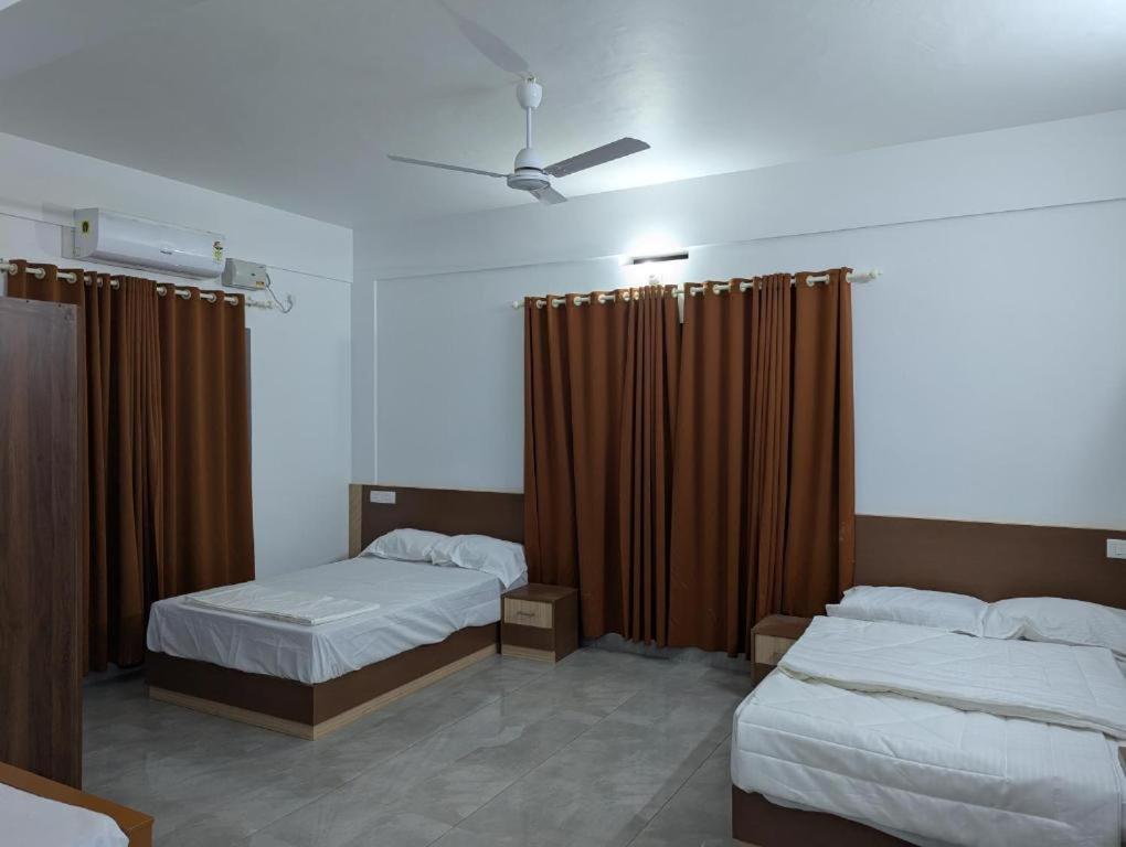 Jayalakshmi Rooms Vaduvanchal Eksteriør bilde