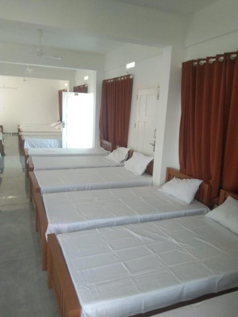 Jayalakshmi Rooms Vaduvanchal Eksteriør bilde